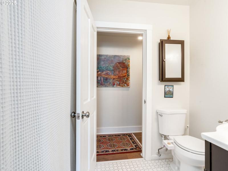 Bathroom, Continental