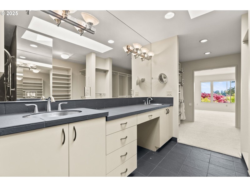 Bedroom, Owner's Suite