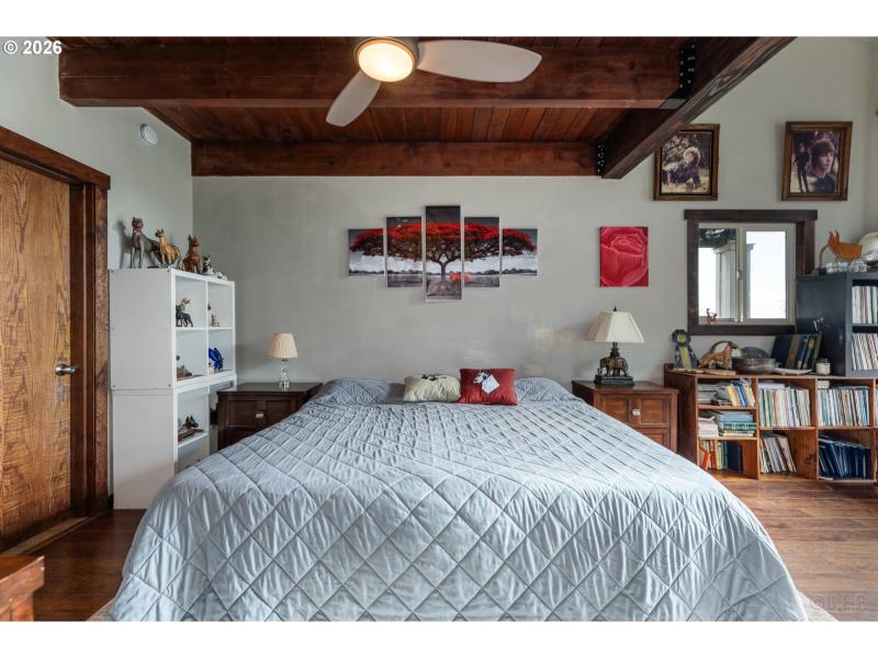 Bedroom, Primary