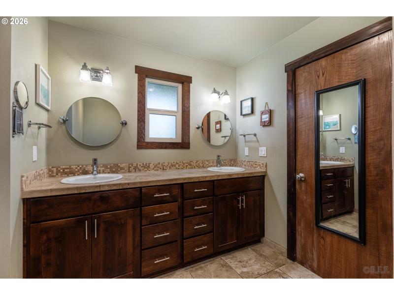 Bathroom, Attached