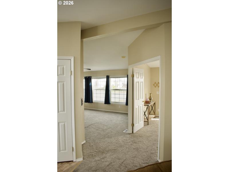 Living Room/Entrance