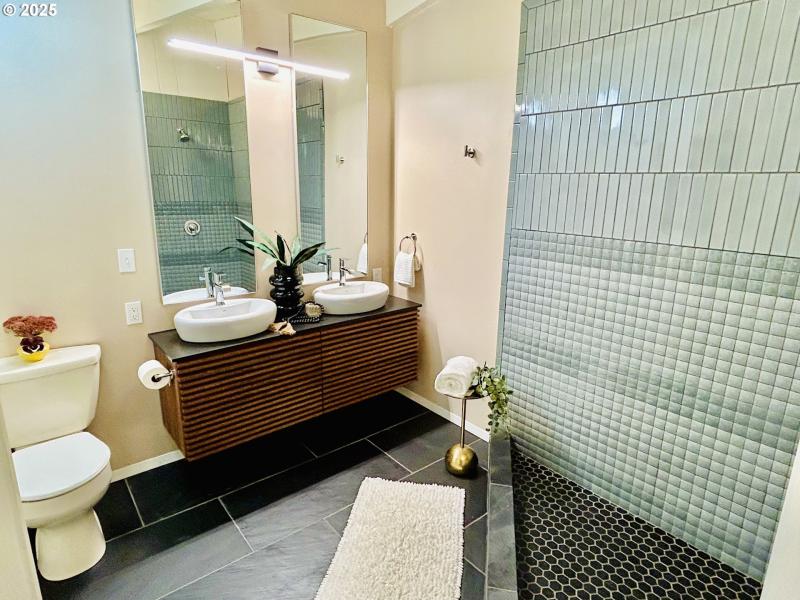 Owner's Suite Bathroom