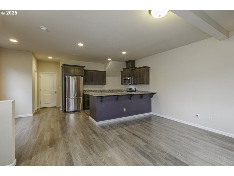 Living Room/Entrance