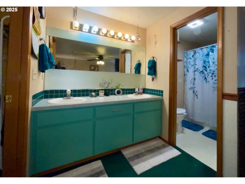 Owner's Suite Bathroom