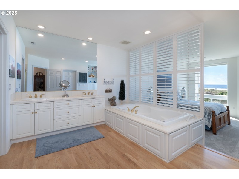 Owner's Suite Bathroom