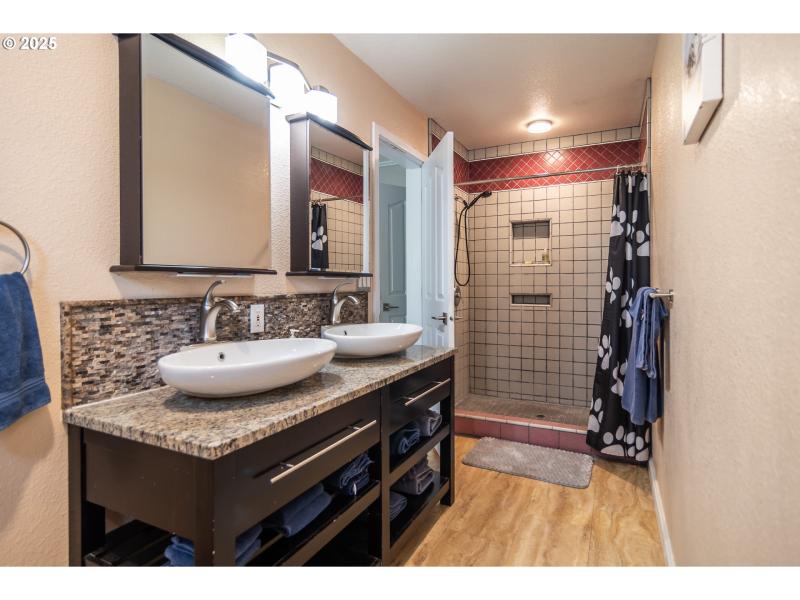 Owner's Suite Bathroom