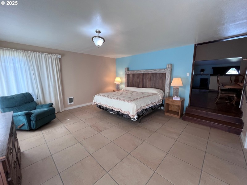 Bedroom, Primary