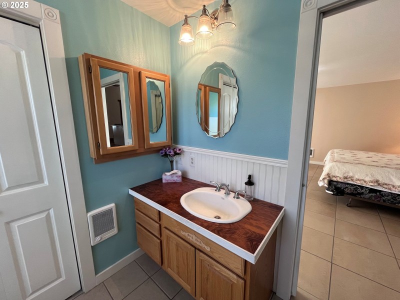 Bathroom, Attached