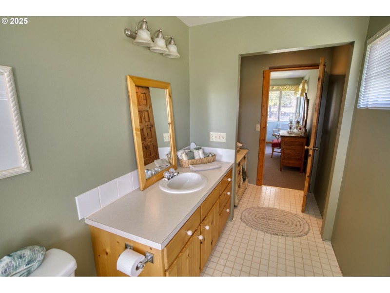 Bathroom, Attached