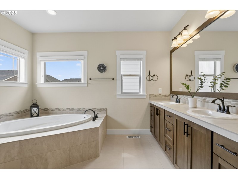 Owner's Suite Bathroom