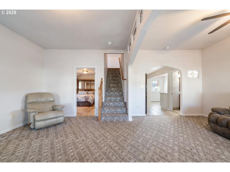 Living Room/Entrance