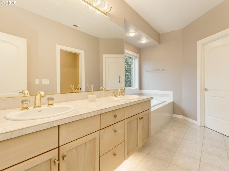 Owner's Suite Bathroom