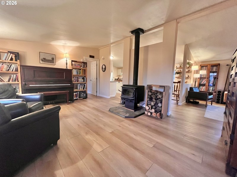 Living Room/Entrance