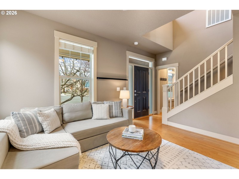 Living Room/Entrance