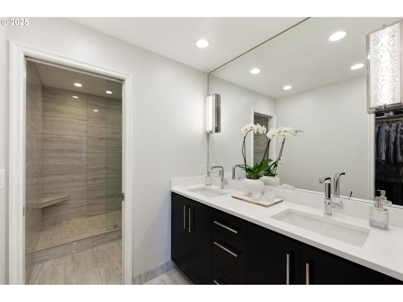 Owner's Suite Bathroom