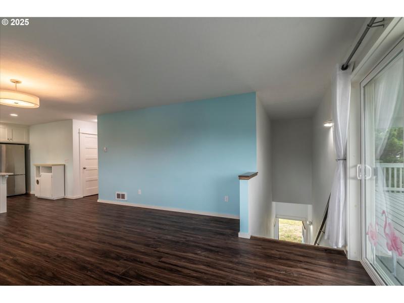 Living Room/Entrance