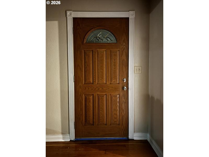 Living Room/Entrance