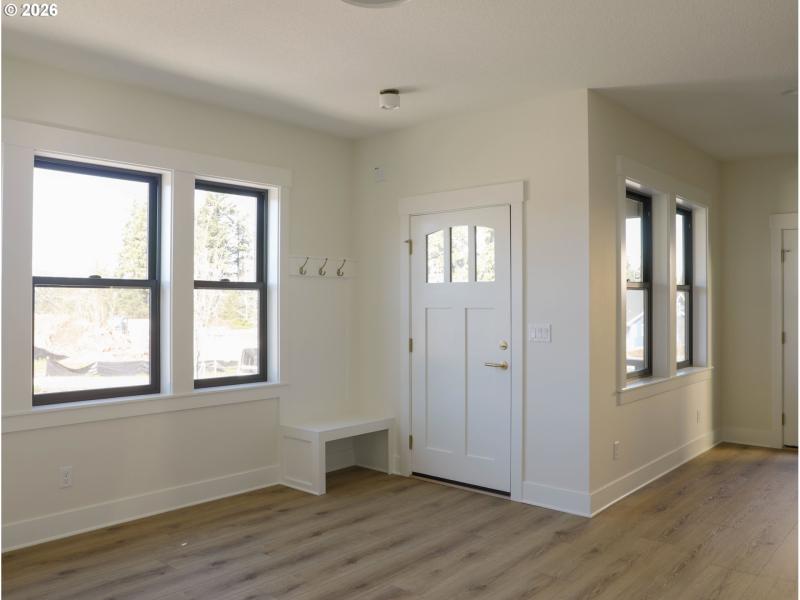 Living Room/Entrance