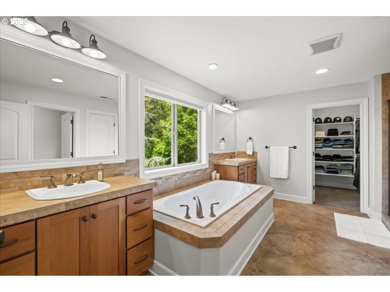 Owner's Suite Bathroom