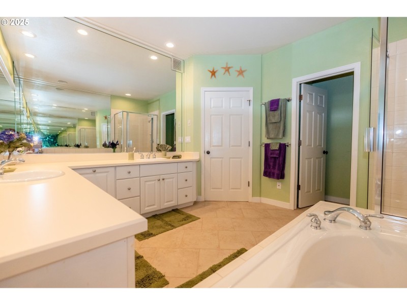 Owner's Suite Bathroom