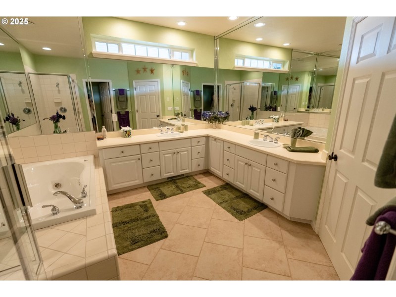 Owner's Suite Bathroom