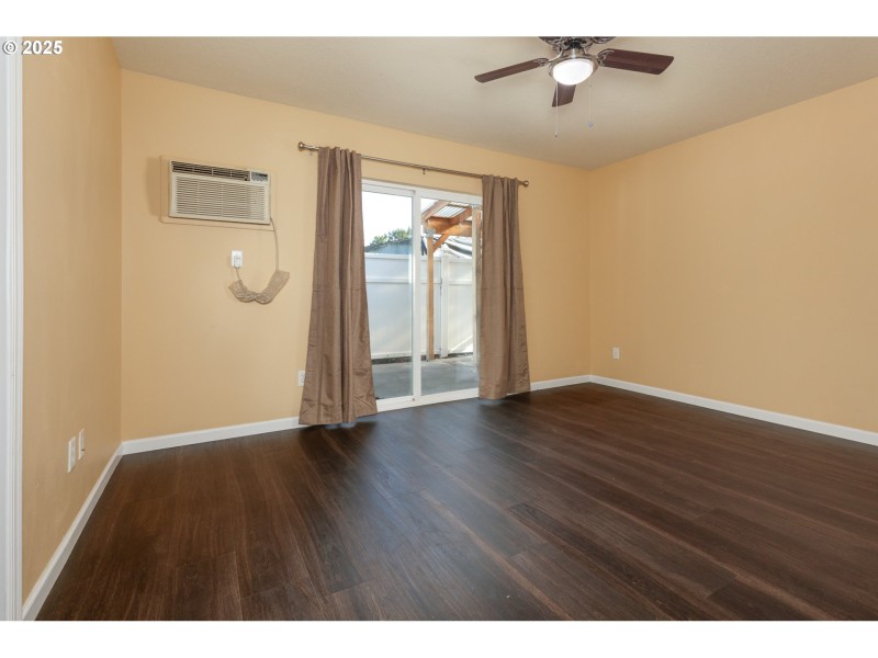 Bedroom, Primary