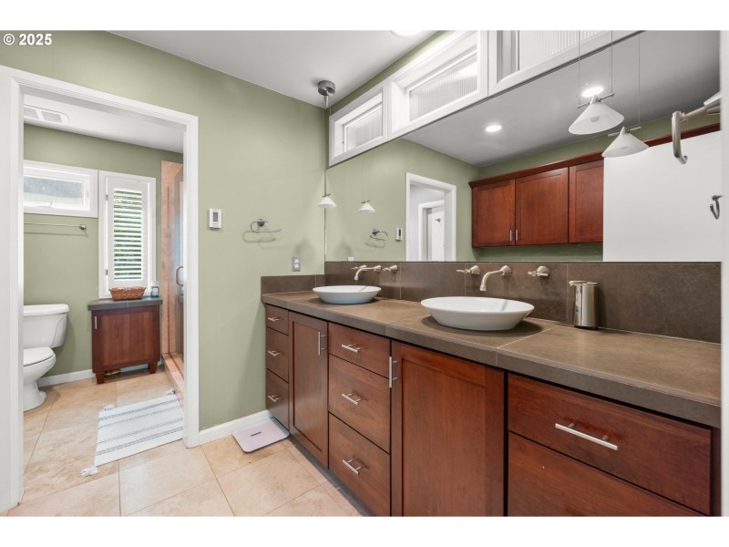 Bathroom, Attached