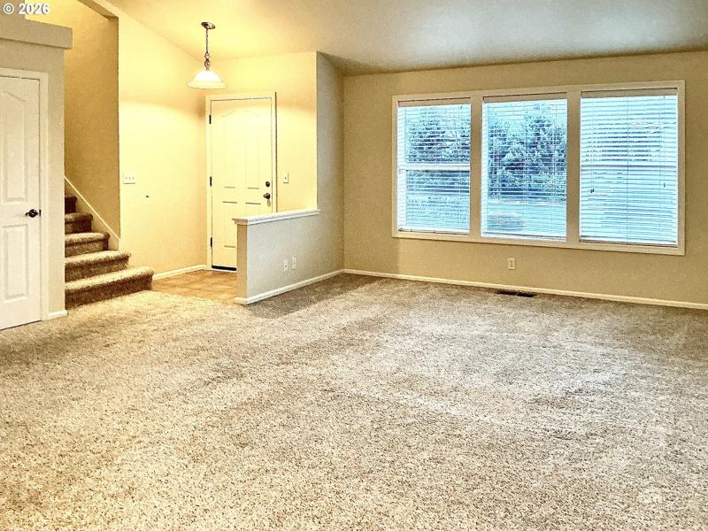 Living Room/Entrance