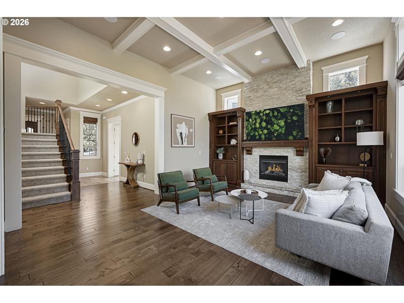 Living Room/Entrance