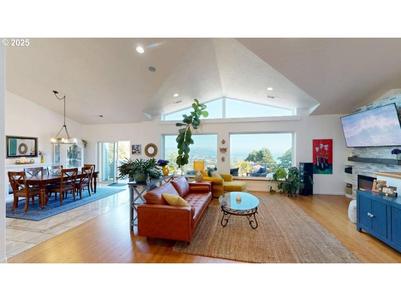 Living Room/Dining Room