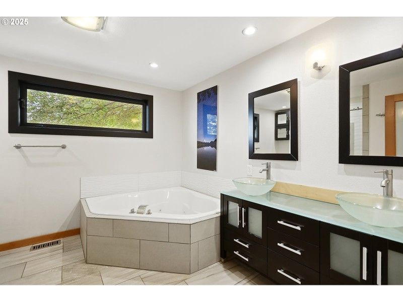 Owner's Suite Bathroom