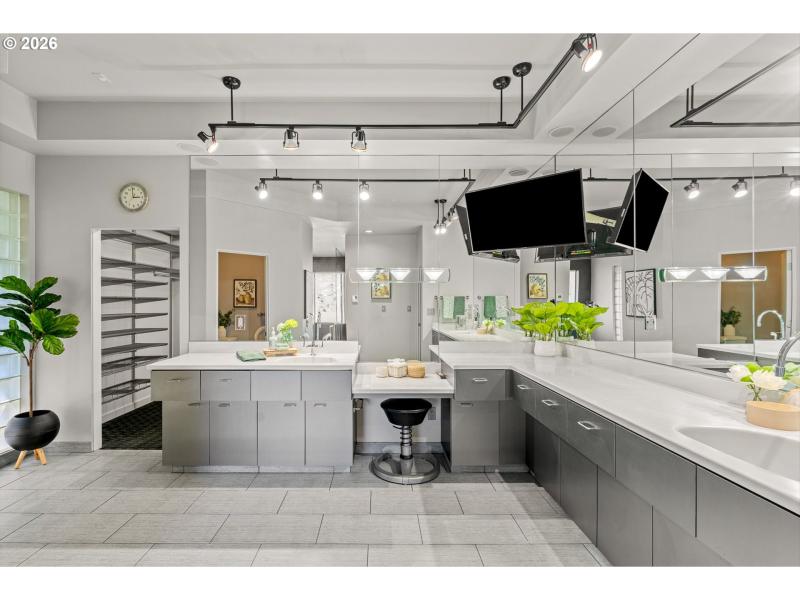 Owner's Suite Bathroom