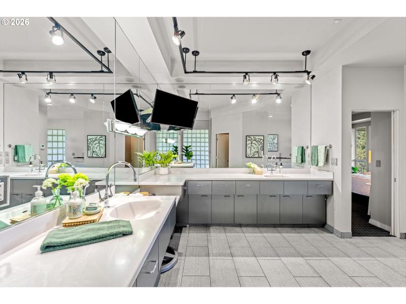 Owner's Suite Bathroom