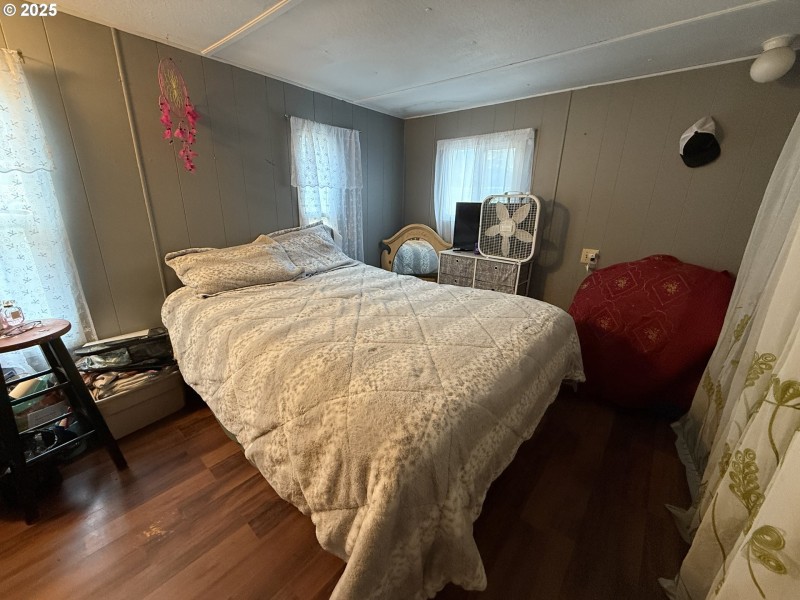 Bedroom, Primary