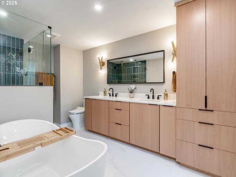 Owner's Suite Bathroom