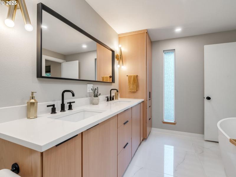 Owner's Suite Bathroom