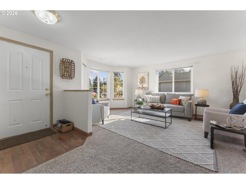 Living Room/Entrance