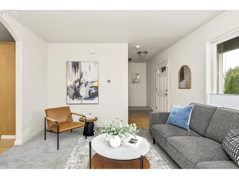 Living Room/Entrance