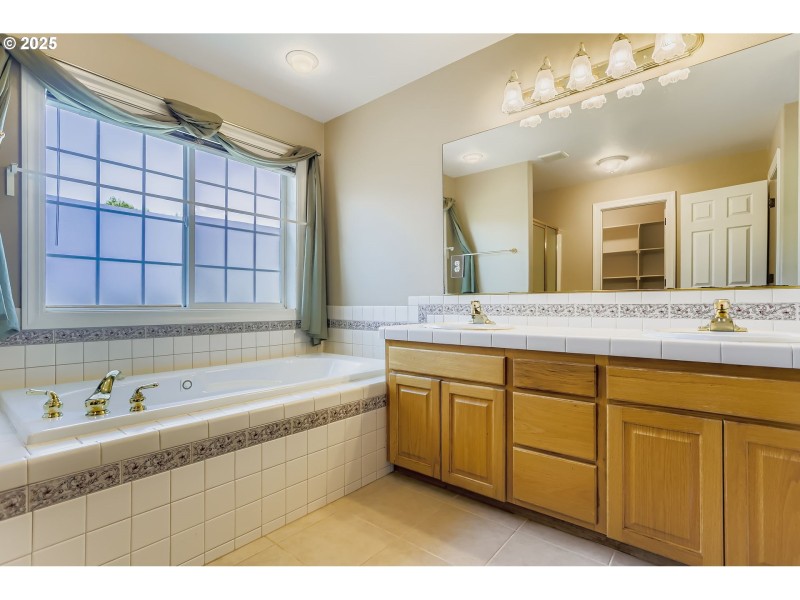 Owner's Suite Bathroom