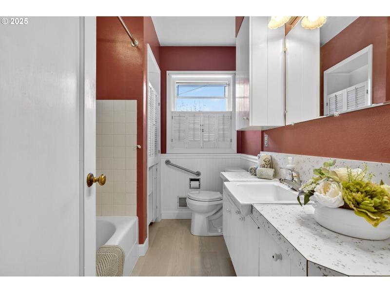 Owner's Suite Bathroom