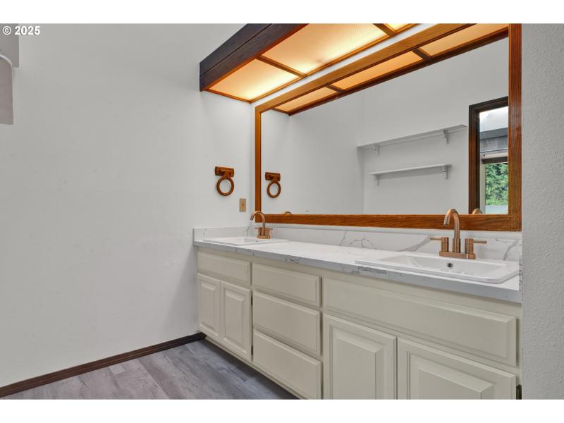 Owner's Suite Bathroom