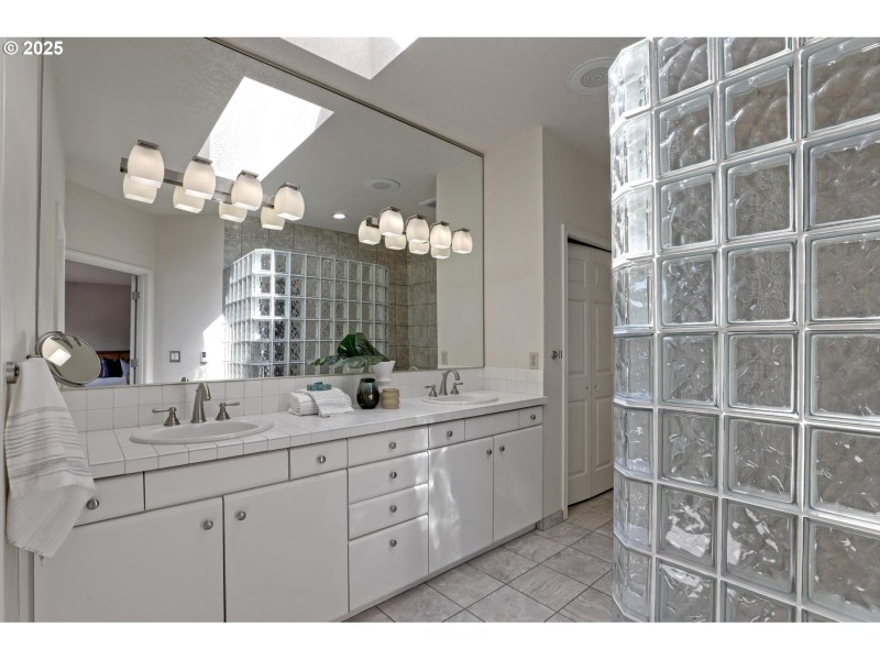 Owner's Suite Bathroom