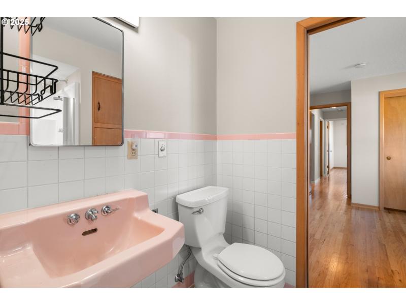 Bathroom, Continental