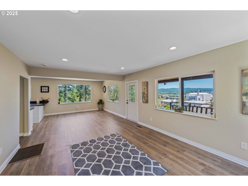 Living Room/Dining Room