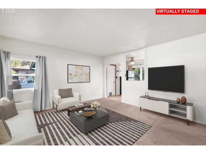 Living Room/Entrance