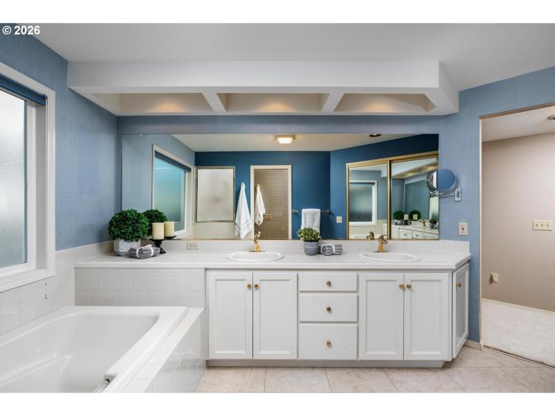 Owner's Suite Bathroom