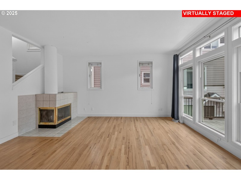 Living Room/Entrance