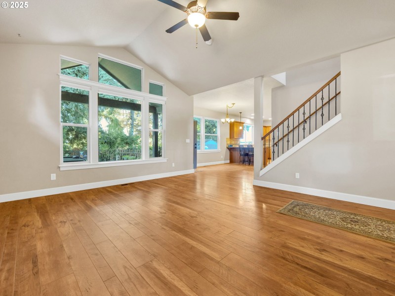 Living Room/Entrance