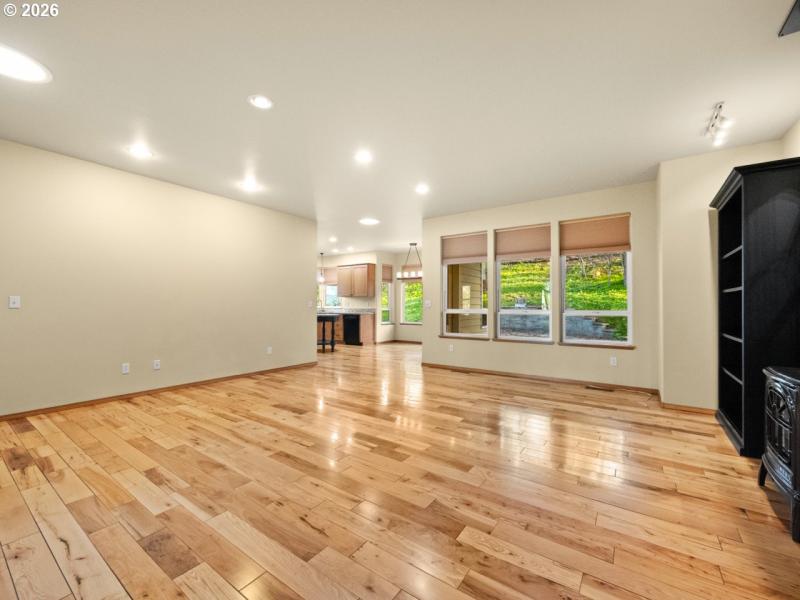 Living Room/Entrance