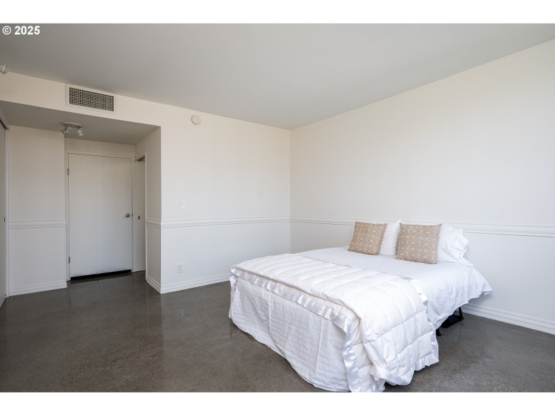 Bedroom, Primary